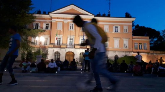 Migranti: 75 da Gorizia verso Abruzzo, Lombardia e Piemonte (© ANSA) Migranti: 75 da Gorizia verso Abruzzo, Lombardia e Piemonte (© ANSA)