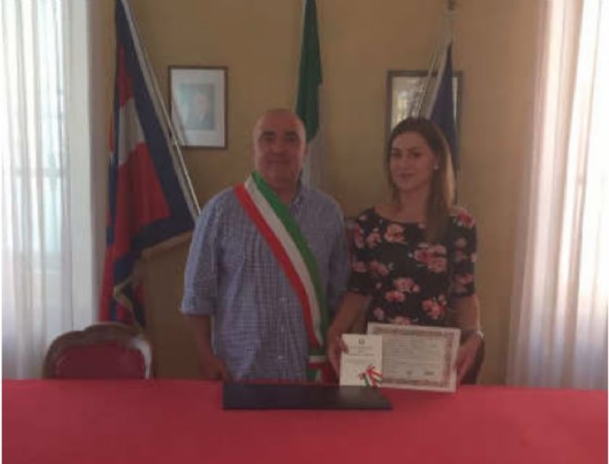 Il sindaco Filoni e Avram Paula Iuliana (© Diaro di Biella) Il sindaco Filoni e Avram Paula Iuliana (© Diaro di Biella)