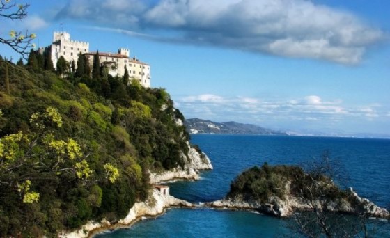 A Duino escursioni in canoa (© Visitait.it) A Duino escursioni in canoa (© Visitait.it)