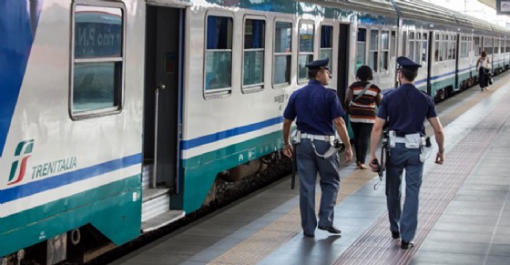 Allerta massima nelle stazioni a ferragosto: denunciate 36 persone a ... Polizia di stato torino