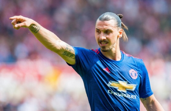 Zlatan Ibrahimovic, 36 anni ad ottobre, ha firmato ancora col Manchester United