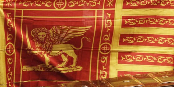 Regione, ok alla legge per l'obbligo di esporre la bandiera veneta