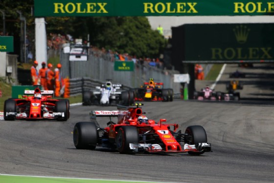 Le due Ferrari di Raikkonen e Vettel nei primi giri del GP d'Italia