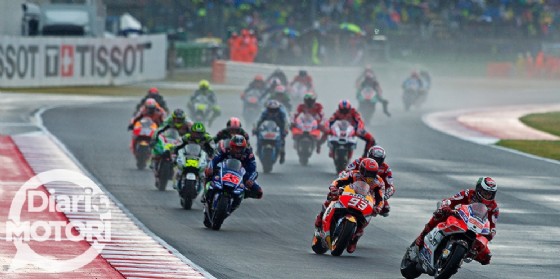 La partenza di Jorge Lorenzo in testa alla gara