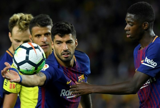 Barcelona's Luis Suarez (L) grabs the ball next to teammate Ousmane Dembele during their Spanish La Liga match against Espanyol, at the Camp Nou stadium in Barcelona, on September 9, 2017
