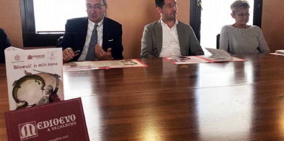 Sergio Bolzonello (Vicepresidente Regione Fvg), Markus Maurmair (Sindaco Valvasone) e Sandra Bono (Presidente Grup Artistic Furlan) alla presentazione della XXV edizione del Medioevo a Valvasone