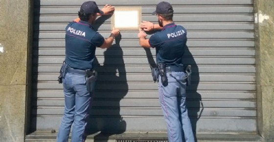 La chiusura del Compro Oro (© Polizia di Stato) La chiusura del Compro Oro (© Polizia di Stato)