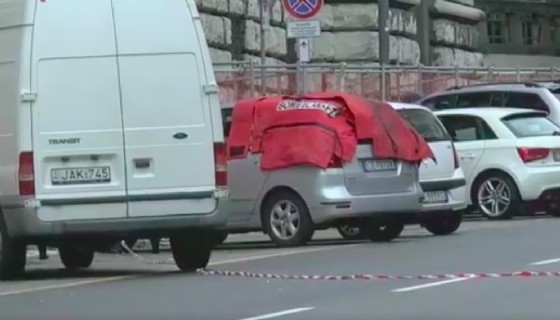 Il furgone sospetto (© Il Piccolo) Il furgone sospetto (© Il Piccolo)