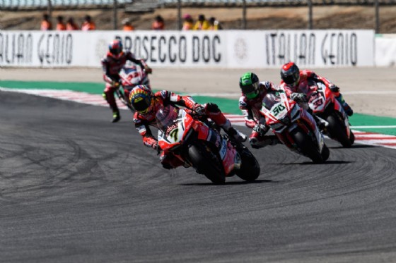 Davies e Melandri in una fase della loro rimonta