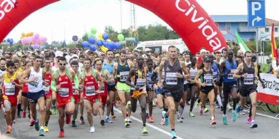 Maratonina di Udine: uno spettacolo nel segno del Kenya (© Maratonina) Maratonina di Udine: uno spettacolo nel segno del Kenya (© Maratonina)