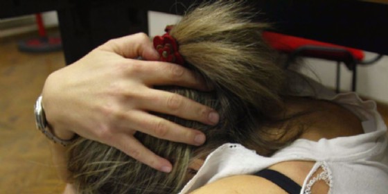 Ragazza di 17 anni denuncia di essere stata violentata Ragazza di 17 anni denuncia di essere stata violentata