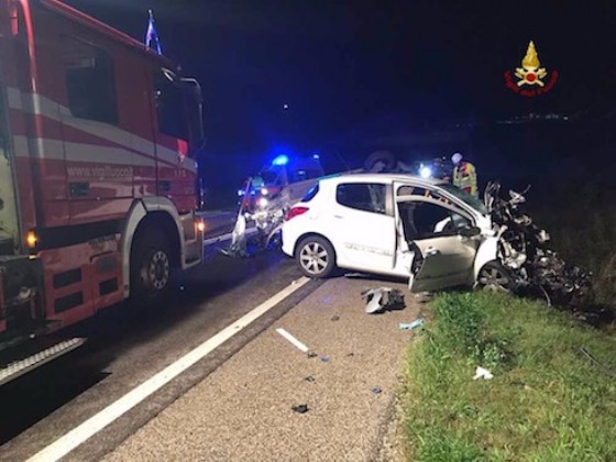 Pederobba, frontale tra auto: due morti