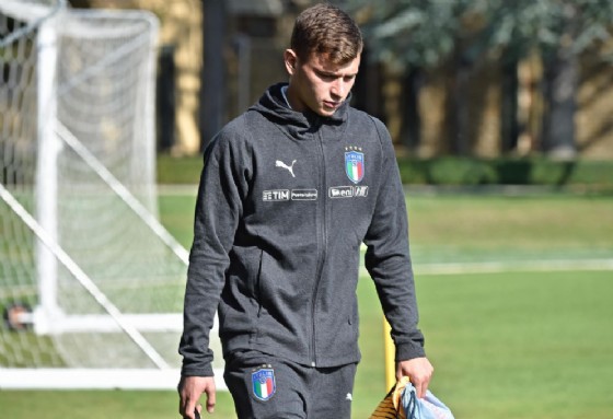 Milan-Inter, derby di mercato per Barella. In mezzo c'è la Juve