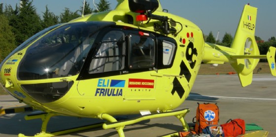 Lavoratore in pericolo di vita, schiacchiato da una bobina