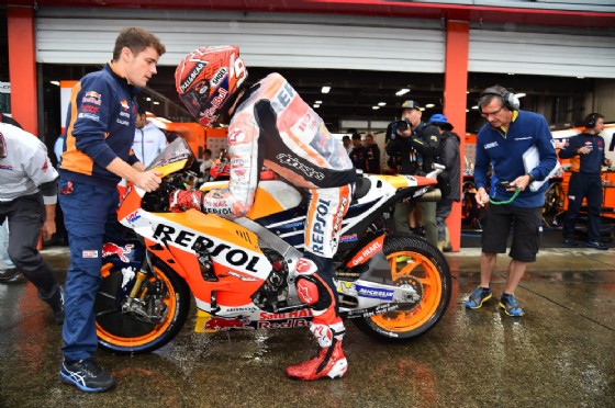Marquez rientra ai box della Honda