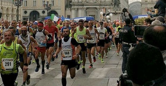 La partenza della Turin Marathon (© Antonello Preteroti) La partenza della Turin Marathon (© Antonello Preteroti)