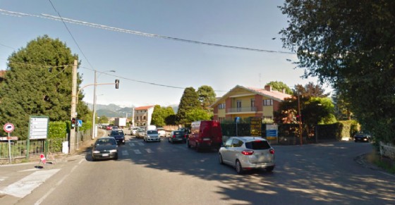 Il semaforo intelligente a Nole (© Google Street View) Il semaforo intelligente a Nole (© Google Street View)