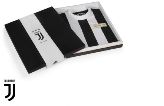Il cofanetto con la maglia