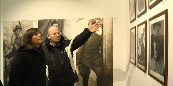 Debora Serracchiani (Presidente Regione Friuli Venezia Giulia) visita la mostra sul memoriale della battaglia di Pradis - Clauzetto (© Regione Friuli Venezia Giulia) Debora Serracchiani (Presidente Regione Friuli Venezia Giulia) visita la mostra sul memoriale della battaglia di Pradis - Clauzetto (© Regione Friuli Venezia Giulia)