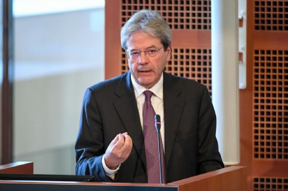 Il premier Paolo Gentiloni ha letto i dati della Commissione UE