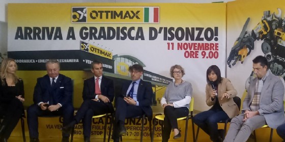 Serracchiani inaugura il più grande Brico italiano (© Regione Friuli Venezia Giulia) Serracchiani inaugura il più grande Brico italiano (© Regione Friuli Venezia Giulia)