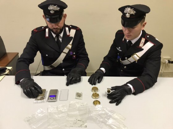 Marijuana e materiale sequestrato