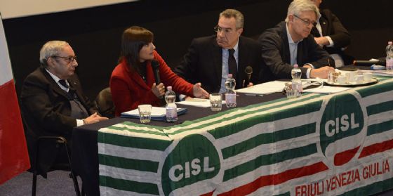 Giuseppe Bono (AD Fincantieri), Debora Serracchiani, Alfonso Di Leva (ANSA FVG) e Angelo Colombini (CISL) alla tavola rotonda della CISL FVG "Industry 4.0"