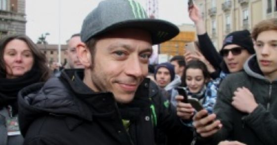 Valentino Rossi alla partenza del Monza Rally Show dal centro della citt