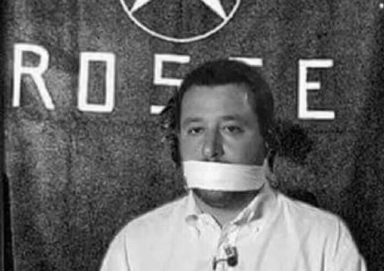 Salvini imbavagliato e ostaggio delle BR. Salvini imbavagliato e ostaggio delle BR.