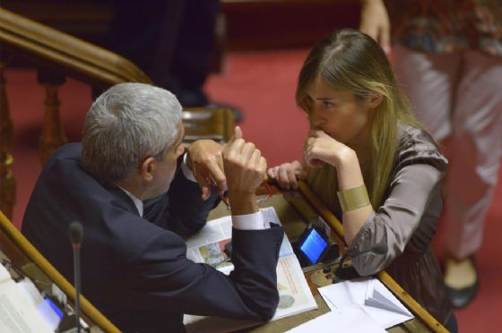 Il presidente della Commissione d'inchiesta sulle banche Pier Ferdinando Casini con Maria Elena Boschi