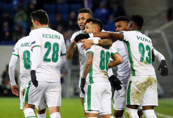 I bulgari del Ludogorets esultano dopo un gol