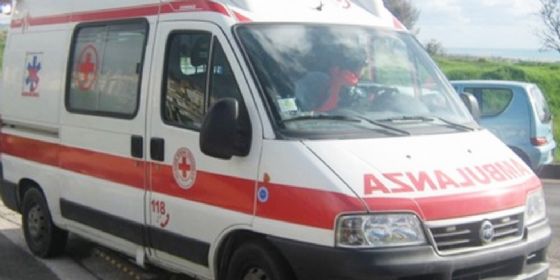 Automobile contro un furgone: una persona finisce all'ospedale (© Diario di Trieste) Automobile contro un furgone: una persona finisce all'ospedale (© Diario di Trieste)