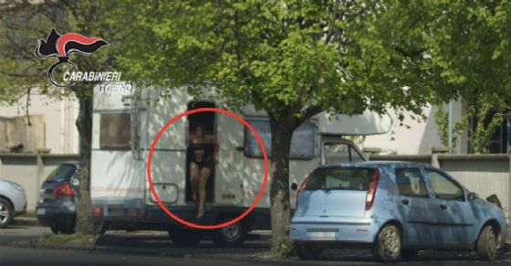 Le prostitute costrette a fare sesso a pagamento nei camper