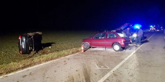 Scontro tra Rodeano a Carpacco: auto finisce ruote all'aria (© G.G.) Scontro tra Rodeano a Carpacco: auto finisce ruote all'aria (© G.G.)