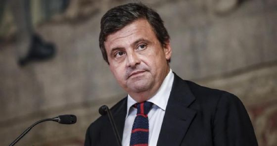 Canone Rai: guerra nel centrosinistra. Tra Renzi e Calenda volano gli stracci Canone Rai: guerra nel centrosinistra. Tra Renzi e Calenda volano gli stracci