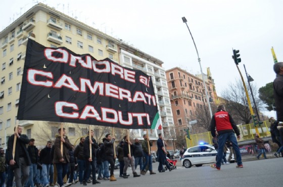 Il corteo che ha sfilato ieri per i 40 anni dalla strage di Acca Larenzia