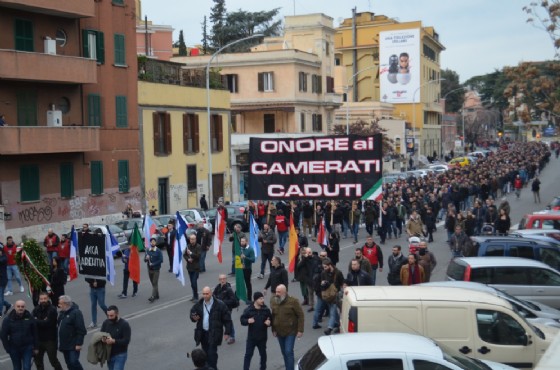 Il corteo che ha sfilato ieri per i 40 anni dalla strage di Acca Larenzia