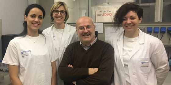 Il gruppo di ricercatori coordinato da Antonella Zucchetto e Valter Gattei del Cro e Tanja Nicole Hartmann dell’Università di Salisburgo (© Istituto Nazionale Tumori Irccs Cro Aviano) Il gruppo di ricercatori coordinato da Antonella Zucchetto e Valter Gattei del Cro e Tanja Nicole Hartmann dell’Università di Salisburgo (© Istituto Nazionale Tumori Irccs Cro Aviano)