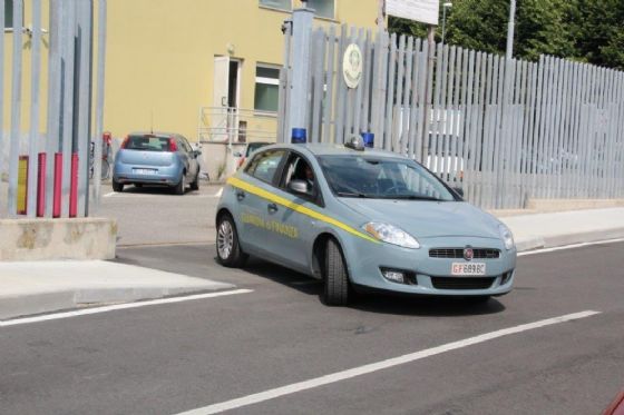 Auto della Guardia di finanza biellese