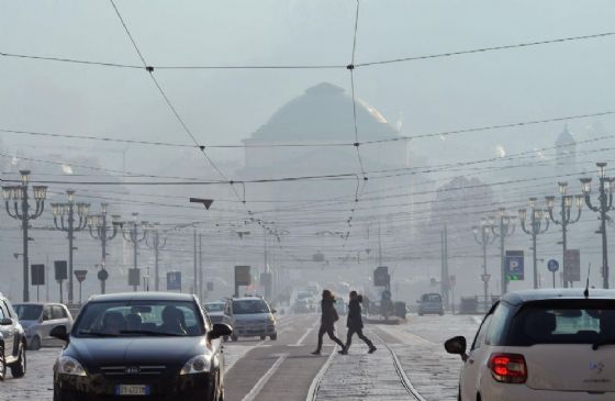 Smog a Roma, blocco del traffico domenica e lunedì: inquinamento record Smog a Roma, blocco del traffico domenica e lunedì: inquinamento record