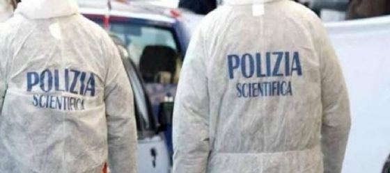 In via Martiri della Libertą sono intervenuti gli uomini della sezione scientifica della Polizia di Stato (© Diario di Biella) In via Martiri della Libertą sono intervenuti gli uomini della sezione scientifica della Polizia di Stato (© Diario di Biella)