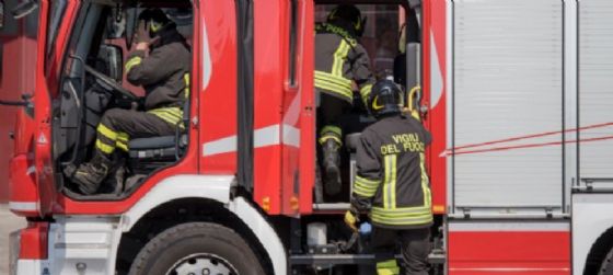 Maniago, fiamme nella notte nella Zml (© Diario di Pordenone) Maniago, fiamme nella notte nella Zml (© Diario di Pordenone)