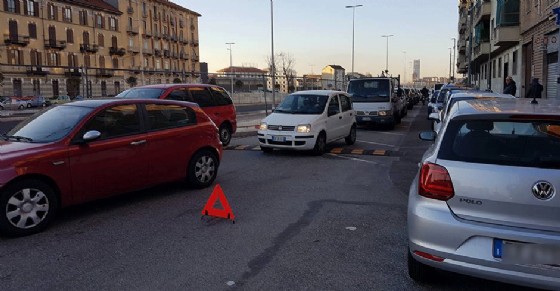 La lunga fila d'auto che si è formata a causa dell'incidente