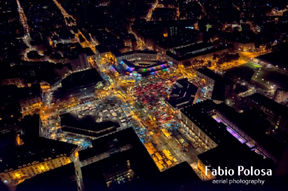 Il mercato di Porta Palazzo visto dal cielo, di notte