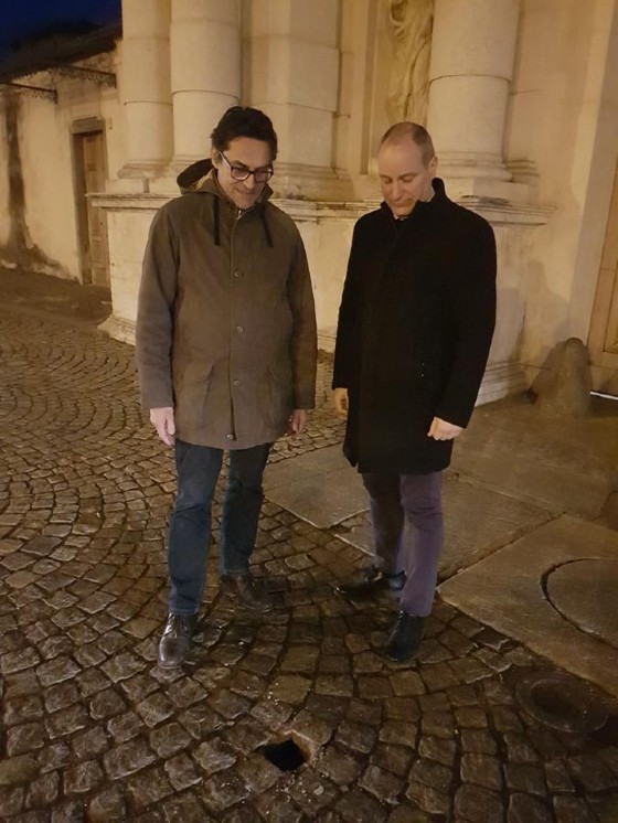 La pietra d'inciampo rubata
