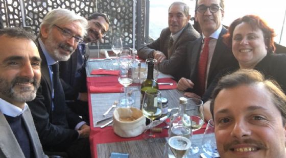 Tradizione rispettata: pranzo a base di aringa per la giunta comunale (© Venanzi) Tradizione rispettata: pranzo a base di aringa per la giunta comunale (© Venanzi)