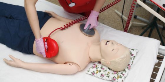 Fondazione CariGo: 16 nuovi defibrillatori ai Comuni dell'isontino