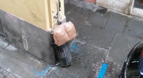Il pacco che ha insospettito un cittadino di Riva, oggi