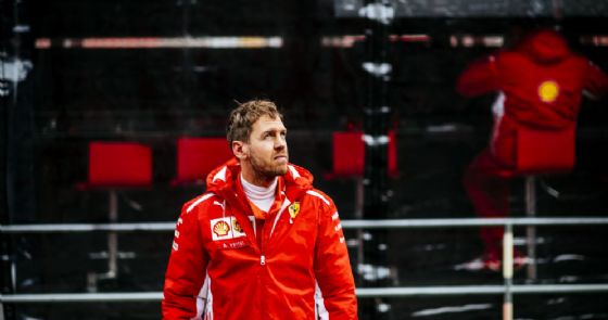Test F1 Barcellona/ Lewis Hamilton è velocissimo, ma Sebastian Vettel c'è Test F1 Barcellona/ Lewis Hamilton è velocissimo, ma Sebastian Vettel c'è
