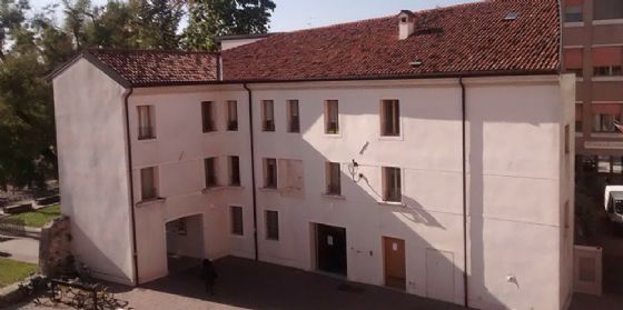 Pordenone, donna minaccia di farla finita gettandosi dalla finestra (© Comune di Pordenone) Pordenone, donna minaccia di farla finita gettandosi dalla finestra (© Comune di Pordenone)